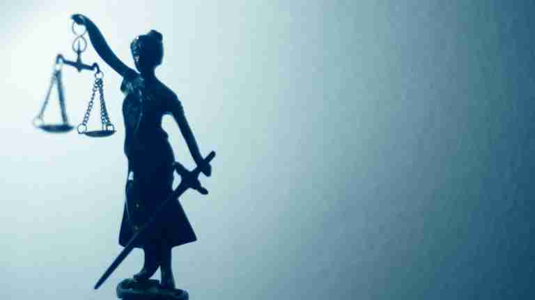 Il divieto delle operazioni portuali in "autoproduzione" non contrasta con il diritto dell'UE