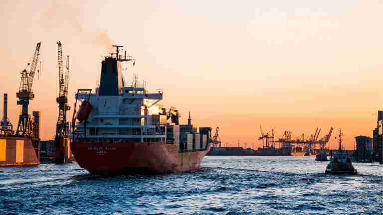 Navigazione in alto mare: necessario il carattere commerciale per la non imponibilità ai fini Iva